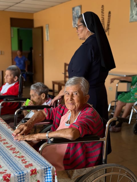 Hermana con residentes